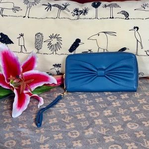Forever 21 Wristlet 💎💙💧